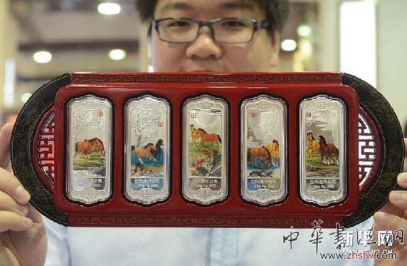 （经济）（1）马年贺岁金银条产品开始销售