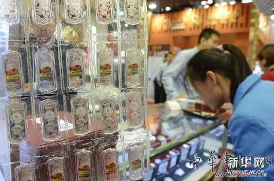 （经济）（2）马年贺岁金银条产品开始销售