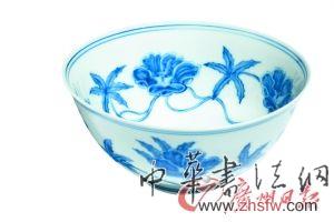 明成化 青花缠枝秋葵纹宫盌