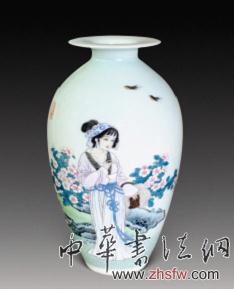 图二：戴荣华 粉彩古彩工笔仕女《西施浣纱》  34.3×15.5cm