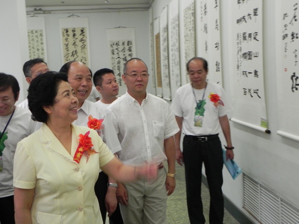 书法名家代言“生态山西” 李瑞英主持开幕式