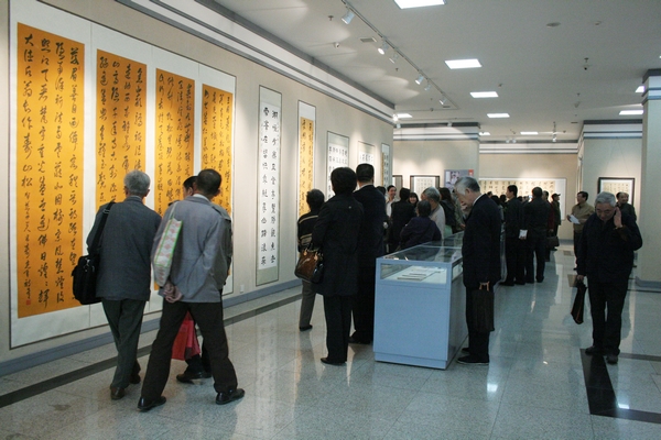 蒋光年、黄君、于文清诗书展在常州举行