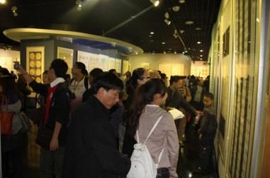 十届国展(广西区)参观者络绎不绝展出时间延至年底