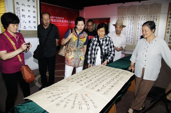 西安市书协主席石瑞芳与大家探讨书法