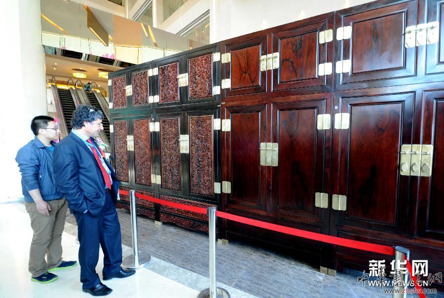 （社会）（3）河北香河举办明清仿古红木家具展