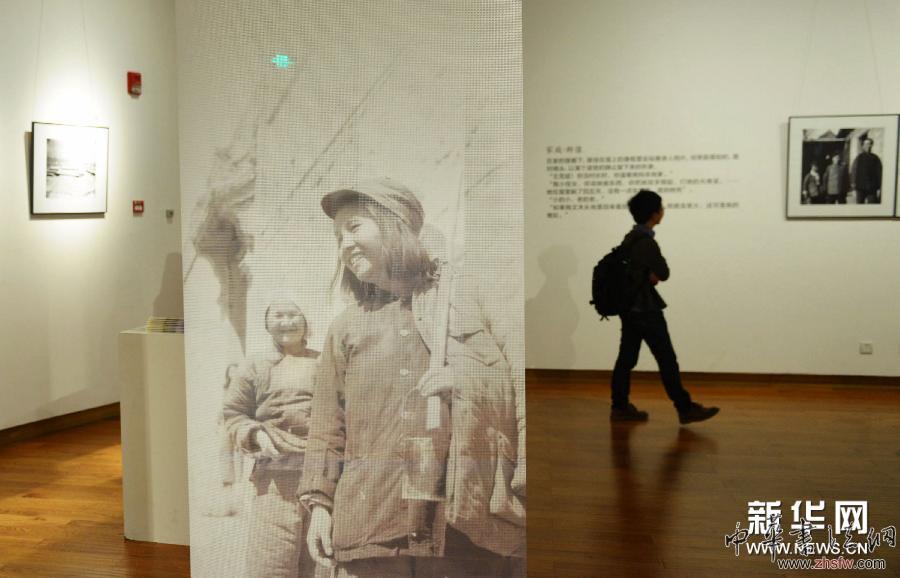 #（晚报）（3）“十里店——大卫·柯鲁克的华北农村老照片展”杭州开展