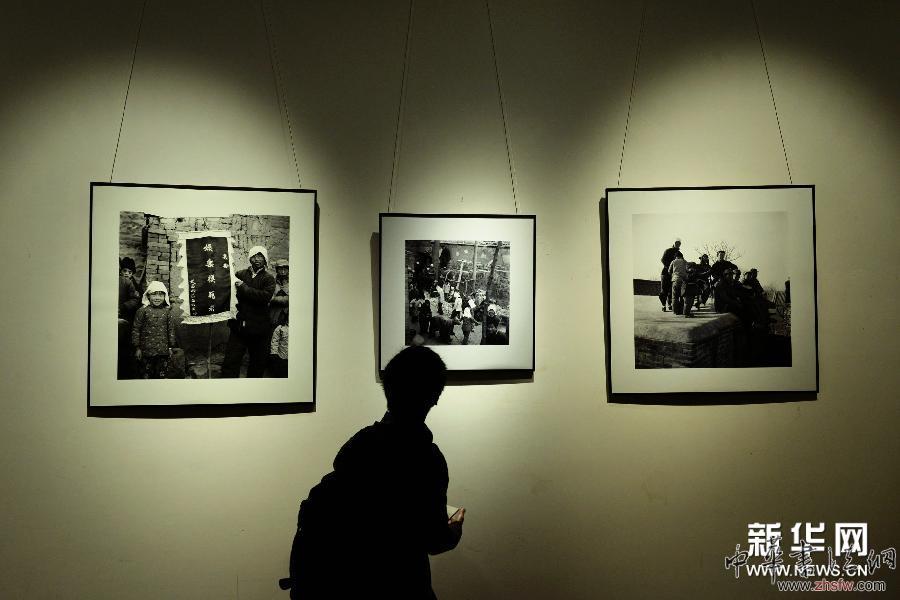 #（晚报）（2）“十里店——大卫·柯鲁克的华北农村老照片展”杭州开展