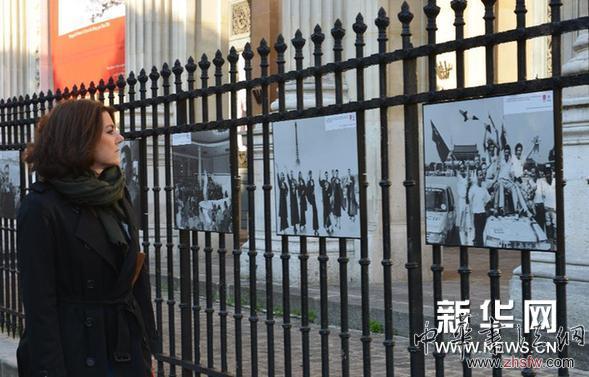 （XHDW）（2）“中法友谊五十年”图片展在巴黎举行
