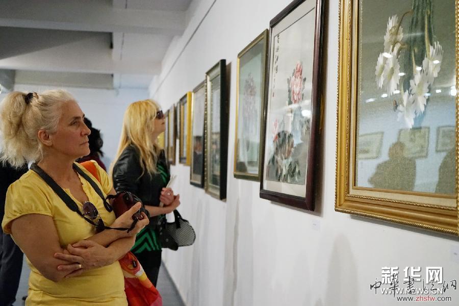 （新华网）中国刺绣展和美丽河北图片展在波兰华沙开幕