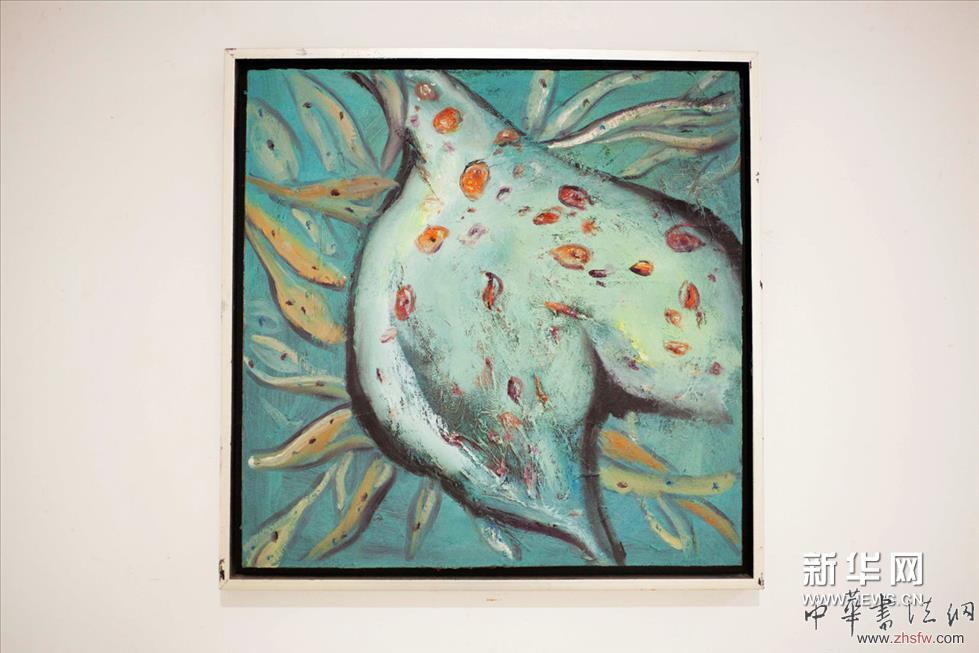     灵魂之躯——艺术家的寻魂之旅展览南京站黄药油画作品。
    黄药现场互动的作品：“灵魂的尖叫”，试图通过日常人们最熟悉的动物猪对比，展示动物也有灵魂，且动物发出的声音更自然和原生。从日常最物质性的消费性物什艺术化的寓意与思考人性真实状态惊人的退化，以及物质化社会深层次的自省与反讽。