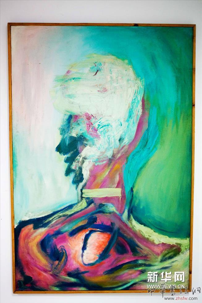     灵魂之躯——艺术家的寻魂之旅展览南京站刘绍隽油画作品。
    刘绍隽现场互动的作品，“解冻的灵魂”，质疑的社会问题是，强大的技术社会已反制了人的灵魂自由，多数的灵魂已退让、躲藏，被冰封进无声的角落。如今，我们有了一个行尸走肉的世界，我们生存在其中能好吗？让我们用艺术方式解冻、催醒那些休眠的灵魂吧！
