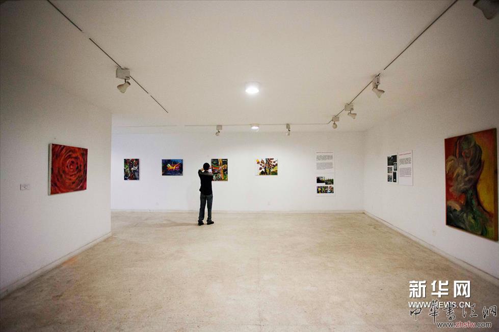     灵魂之躯——艺术家寻魂之旅南京站药艺术馆展厅。
    当下艺术家介入灵魂主题的关注与操作，实际上直接在观念上对中国当代艺术价值溃败的系统进行新的引导。同样亦可以回答艺术还可以直指人心的力量。从某种程度上看，“灵魂之躯--艺术家的寻魂之旅”展览，既是对现有艺术游戏规则和制度的一次极为有效的颠覆，又是当代艺术所承载的时代内容与价值生成需求。