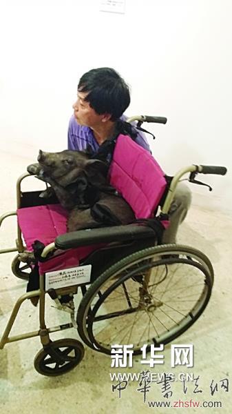     黄药艺术行为：灵魂的尖叫。他认为，灵魂是一种尖叫。
    南京的艺术家群体一直都有一个优质的传统和特质:即在艺术观念的表达上对人性方面的探索在深度和广度都有明显的贡献。艺术传统的权力比重还是沉溺与溃败于沉重的物质肉身，而这些艺术家的珍贵之处在于于来自丰富内心世界的不同“觉醒”。他们还在苦苦的与社会“较真”，寻找艺术之于精神世界超越物质性的探索。