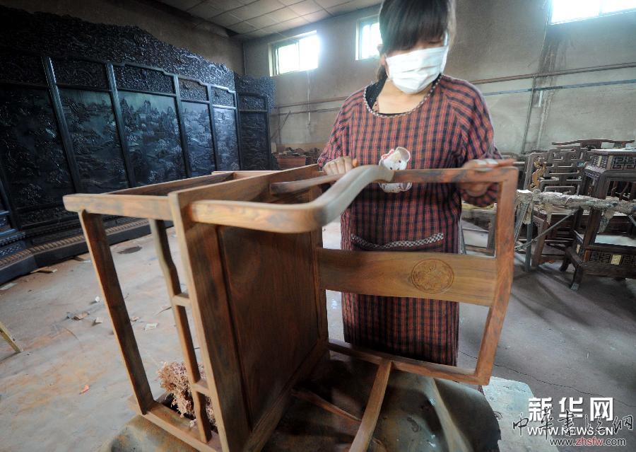 （社会）（2）南汉村传统仿古红木家具制作掀“古典文化”致富热