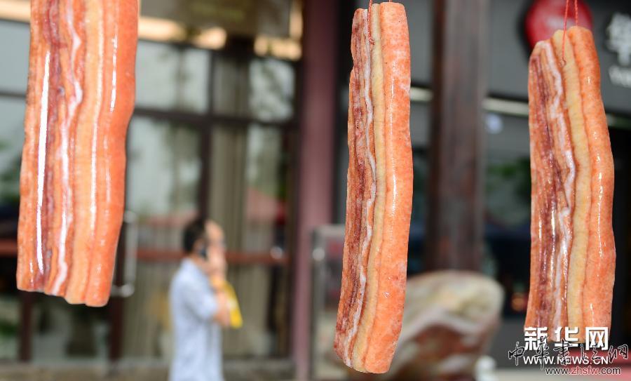 #（晚报）“腊肉”奇石