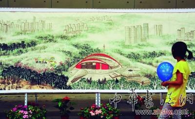 南京首幅百米长手绘城市画卷现身 高1.5米