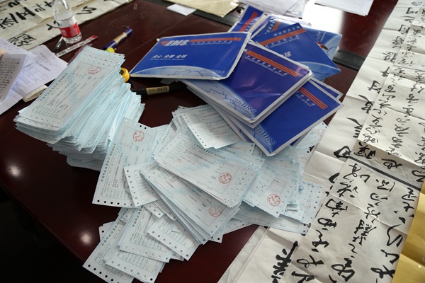 全国陆续邮寄来的汇款单