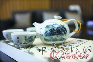 艺评：不接地气艺术衍生品囧态不断