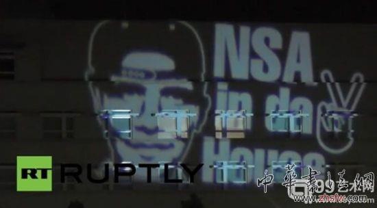 德国艺术家向美使馆外投映字幕：表不满
