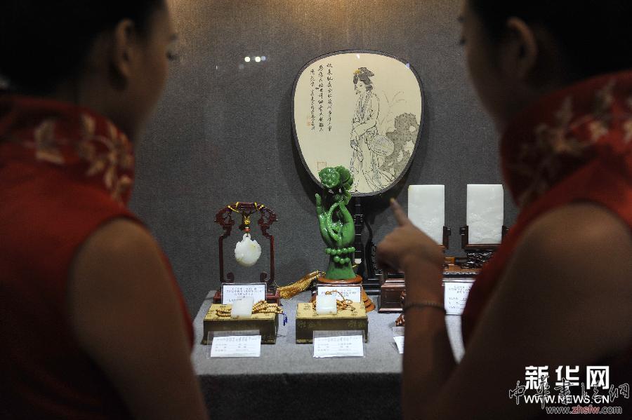 （晚报）（3）中国玉石雕刻第四届“陆子冈”杯获奖作品晋京展开幕