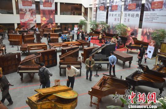 深圳百年经典钢琴艺术展同时展出60台古钢琴（图）