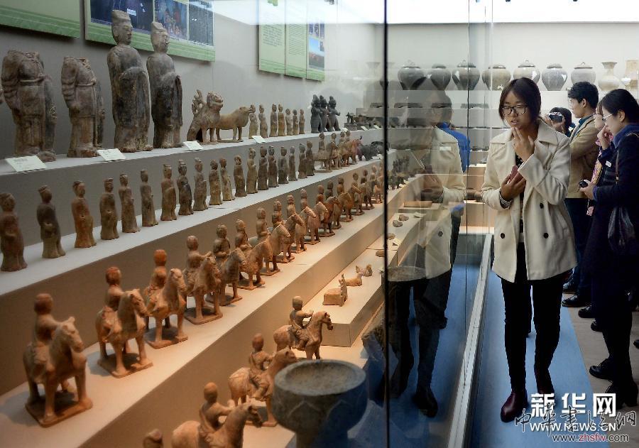 （文化）（2）河南举办南水北调中线工程考古成果展