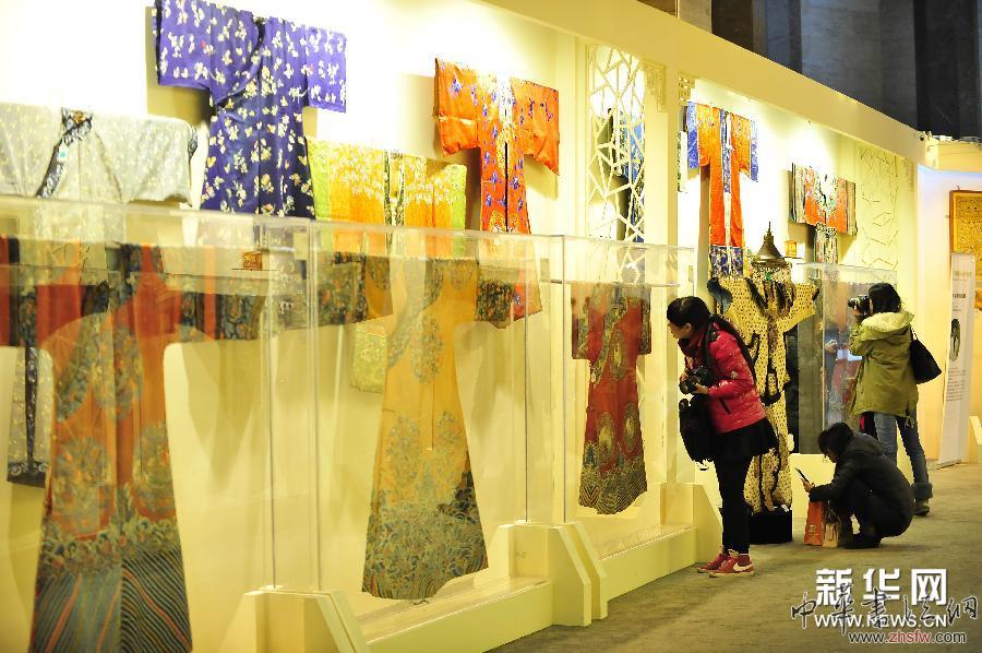 （晚报）（1）传统工艺精品亮相北京保利2014秋拍预展