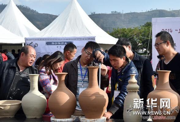 （晚报）（2）云南：华宁举行陶艺拉坯全国邀请赛