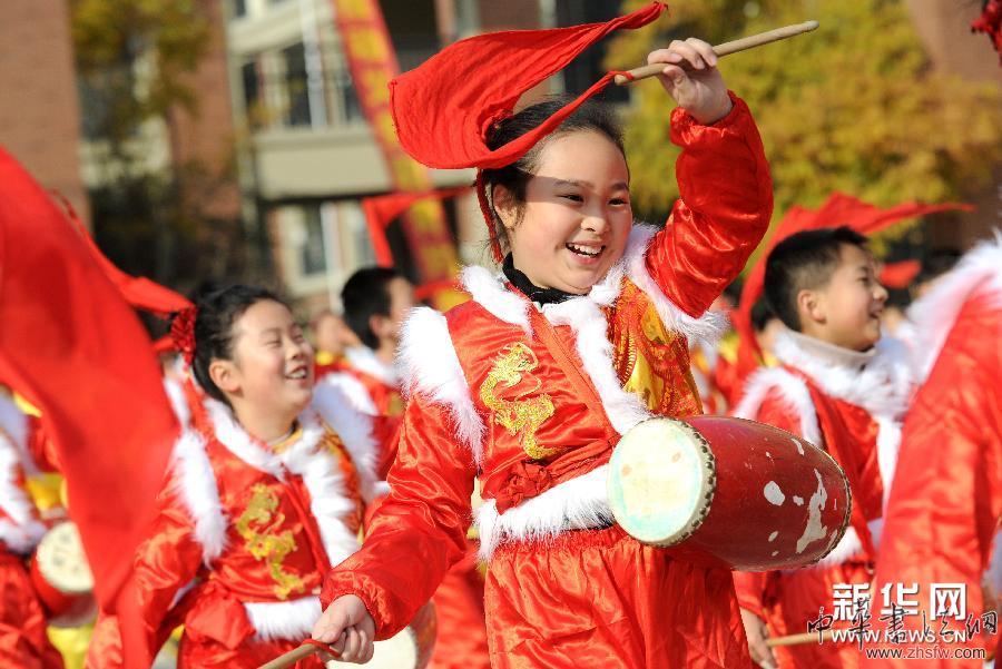 #（社会）（1）传统腰鼓“韵动”校园