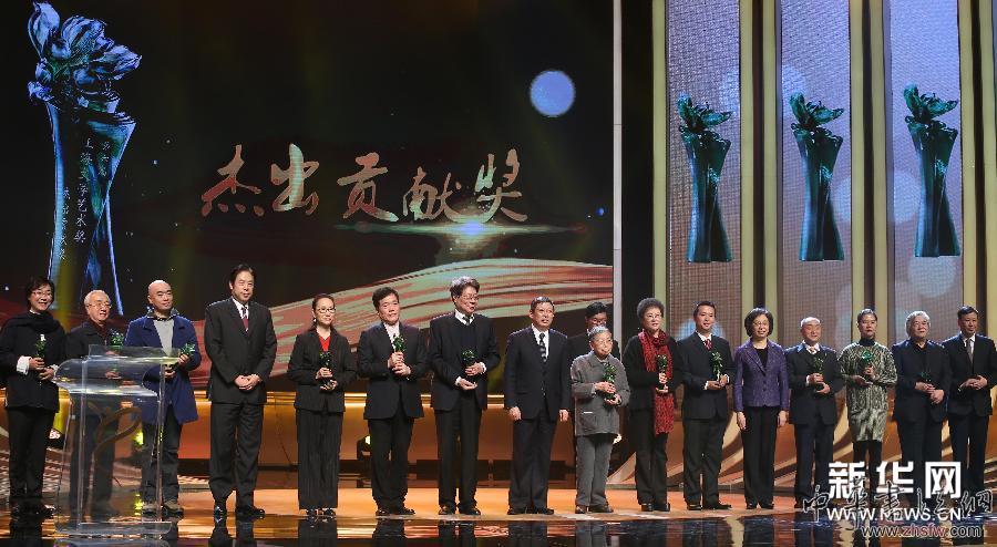 （晚报）（1）第六届上海文学艺术奖举行颁奖礼
