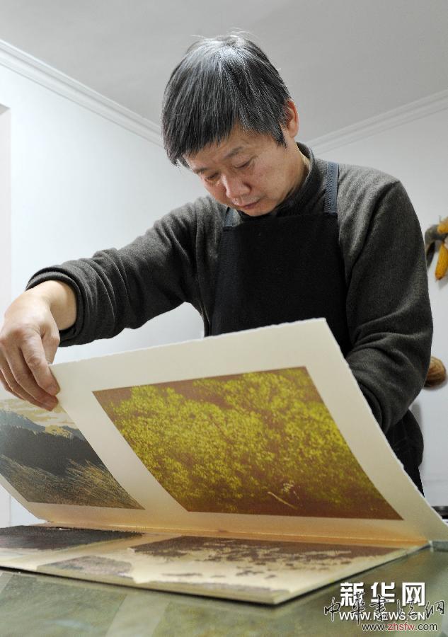 （图片故事）（3）何立宏：让木刻版画走进更多的普通市民家