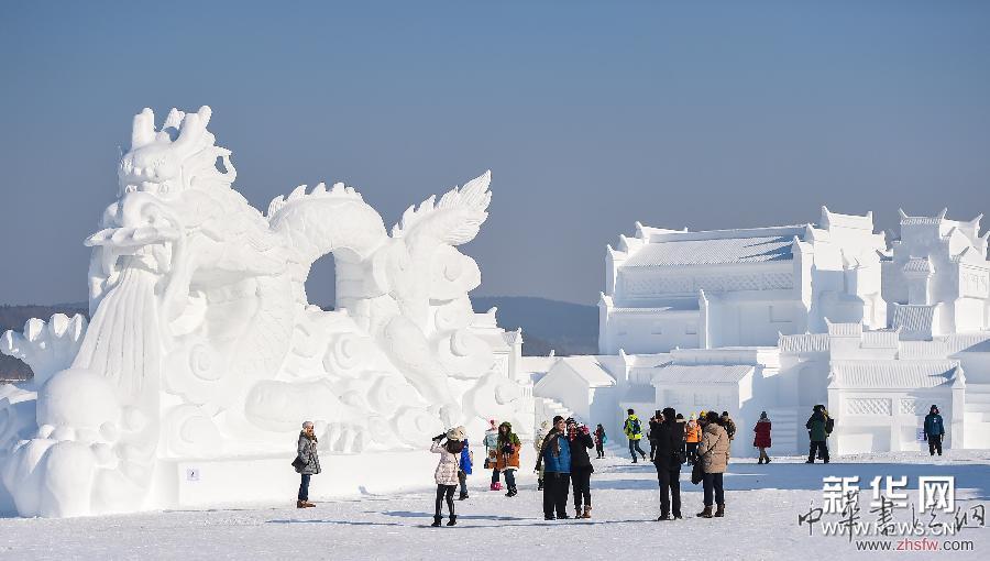 （晚报）（1）“净月雪世界”正式开放  用雪达40万立方米