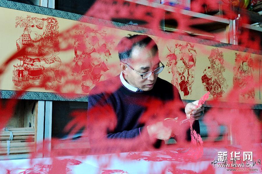 （晚报）（2）民间艺人的剪艺人生