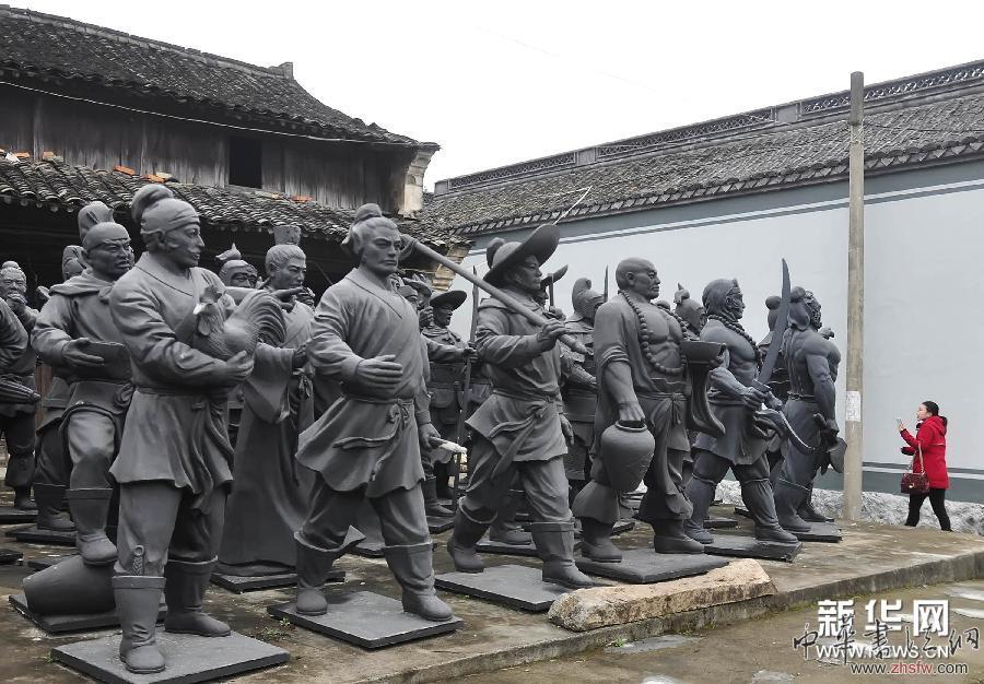 浙江奉化泥塑艺人打造大型“水浒”108将泥塑 图