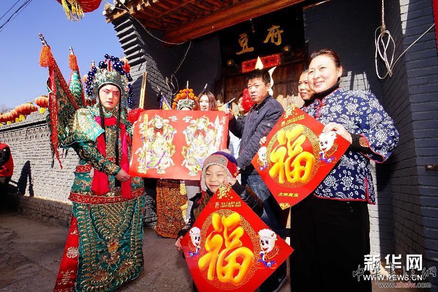 （社会）（1）北京延庆：贴“门神”迎春节