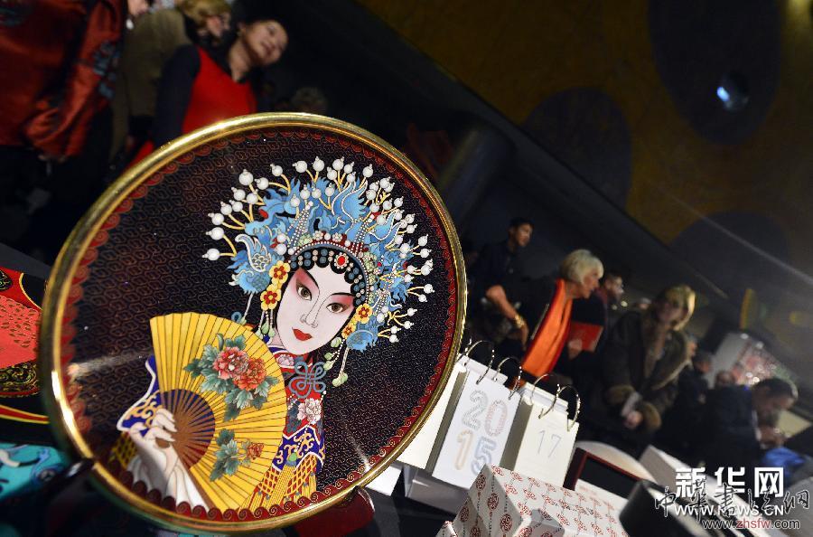 （晚报）（1）纽约举行庆祝中国春节公共艺术展与创意集市