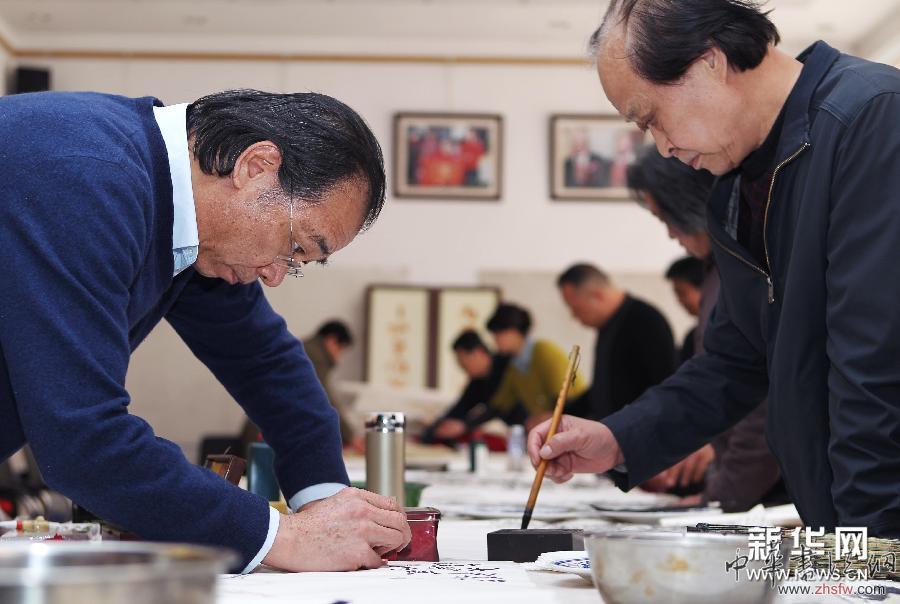 （晚报）（1）北京美术家送画下乡