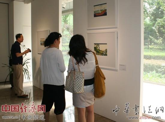 人们在现场观展 中国经济网记者李冬阳摄