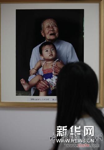 （文化）（2）百岁老人摄影展在京举行