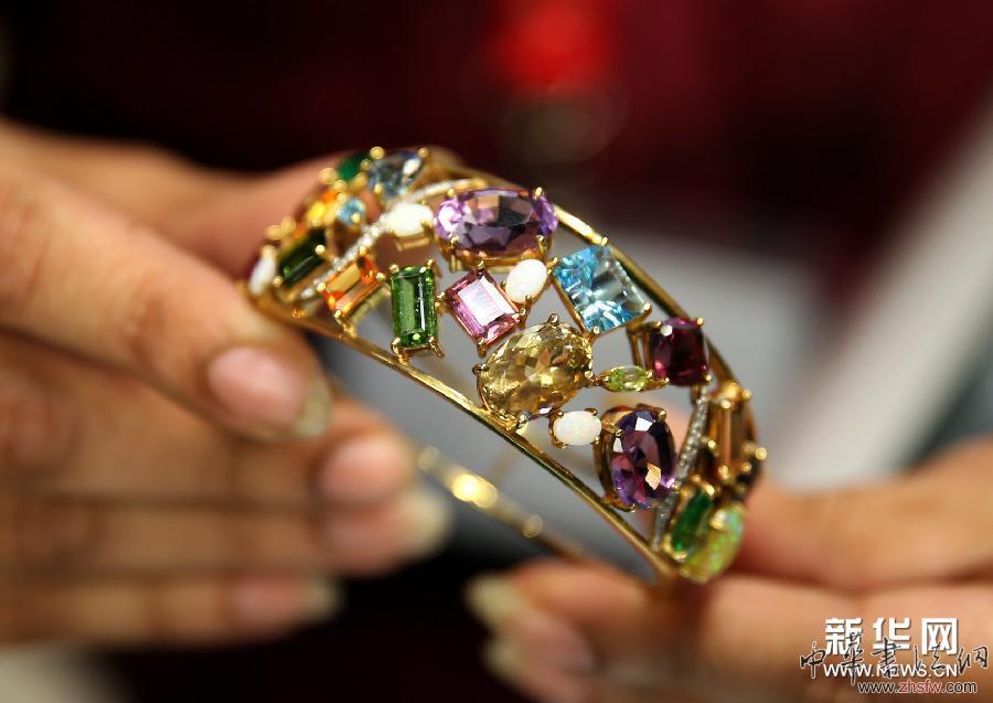 （晚报）（1）坦桑尼亚举办珠宝展