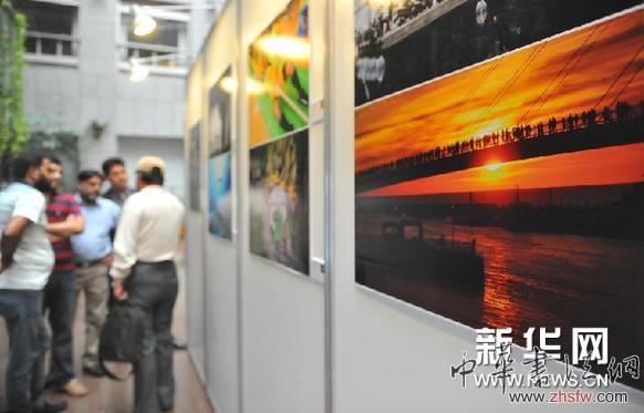 （晚报）《百名摄影师聚焦台湾》画册首发式暨摄影作品展在台北举行 