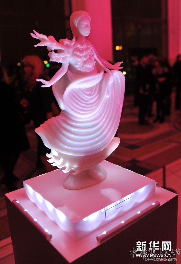 （国际）（4）第11届“设计师的小脸蛋儿”慈善娃娃展致敬巴黎