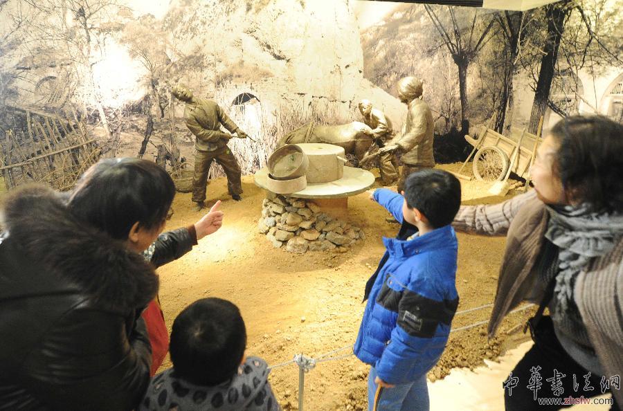 （文化）（2）“这里面就是当年的我们”——“北京知青在延安”专题展在中华世纪坛开幕