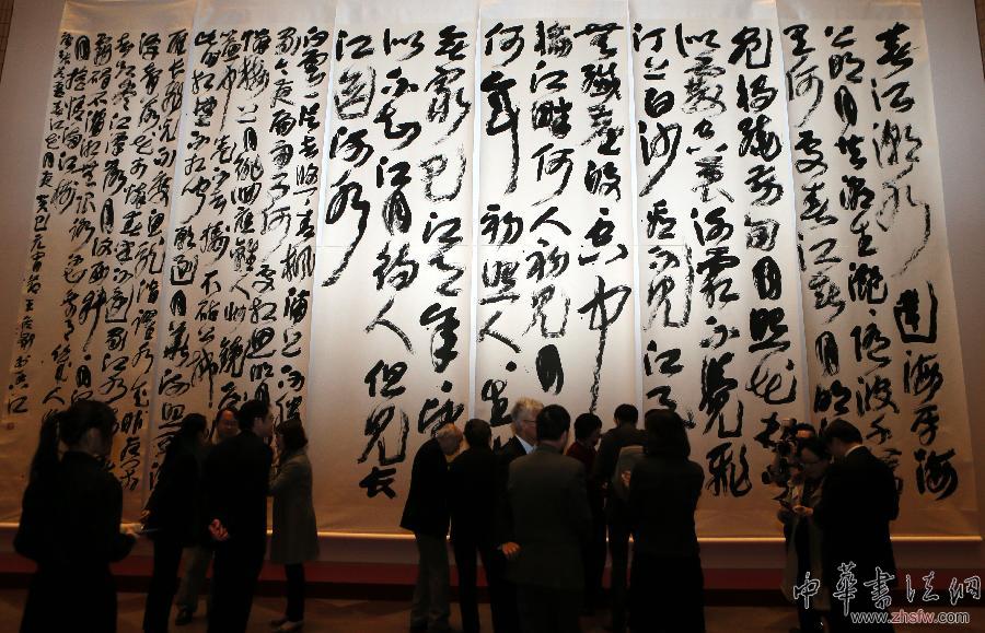 （晚报）王冬龄巨型书法作品《春江花月夜》在香港展出