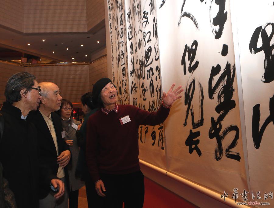 （XHDW）（1）王冬龄巨型书法作品《春江花月夜》在香港展出