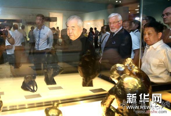 （文化）（2）《守成与腾飞——卡尔多雕塑与范曾绘画联展》在京开幕