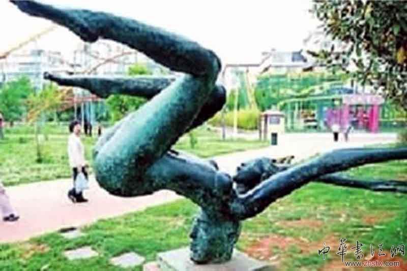 网友票选全国最丑雕塑 “章子怡沐浴像”上榜