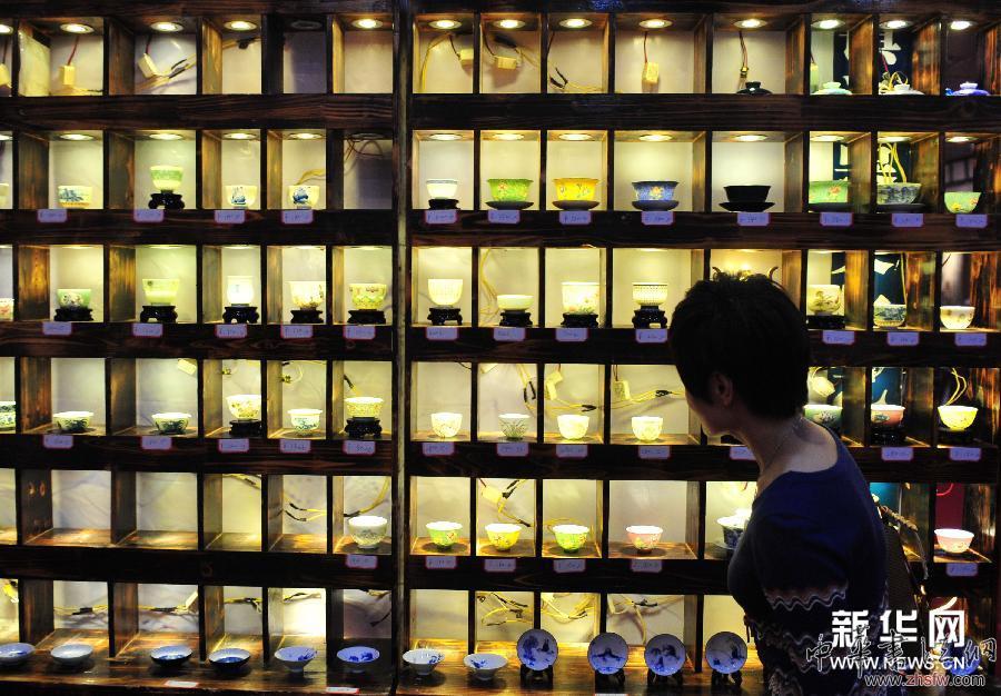 （社会）（1）300余件当代工艺瓷器精品亮相津门