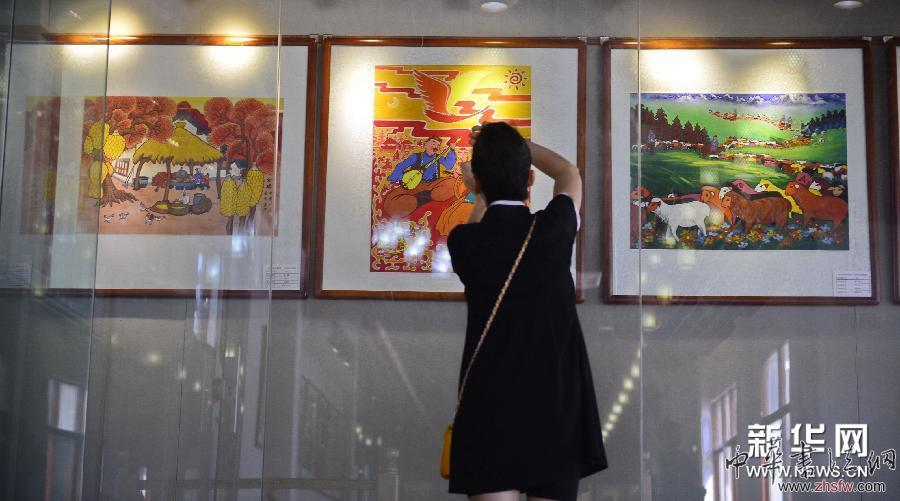 （新华网）（1）江西万安举办全国农民画展