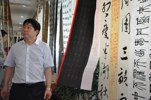 第一届“莲花水城(温泉)杯”书画大赛评审现场